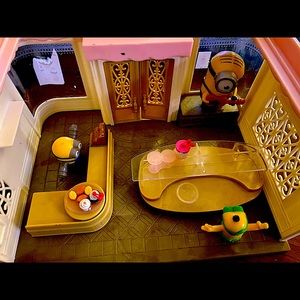 Lil Bakery Doll House Toy House with 3 Minions